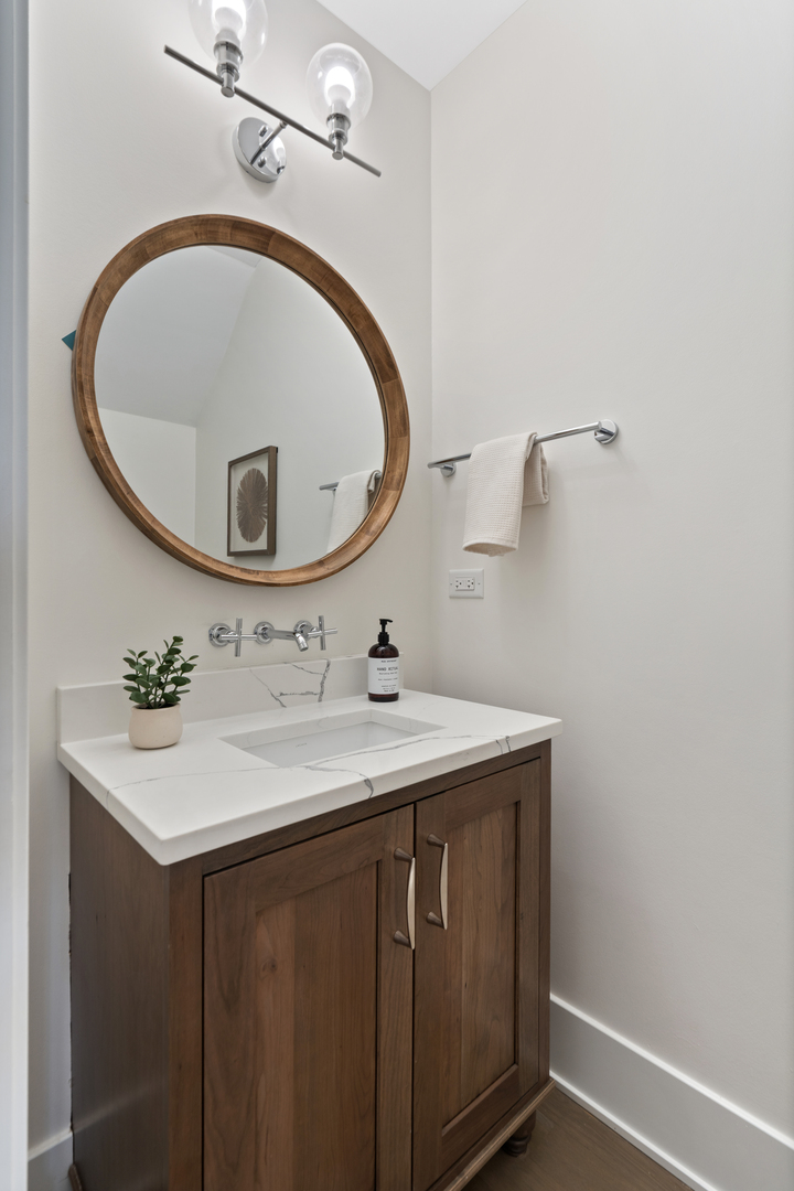 1246 West George Street Chicago, IL 60657 - Photo 31 of 44