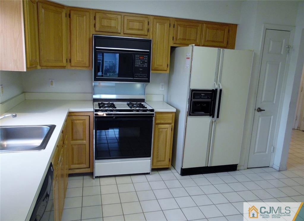 2 A Hempstead Road Monroe Township, NJ 08831 - Photo 4 of 18 Gallery Image 4
