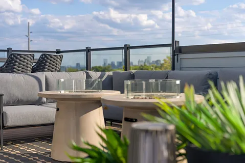 a room with lots of tables and chairs