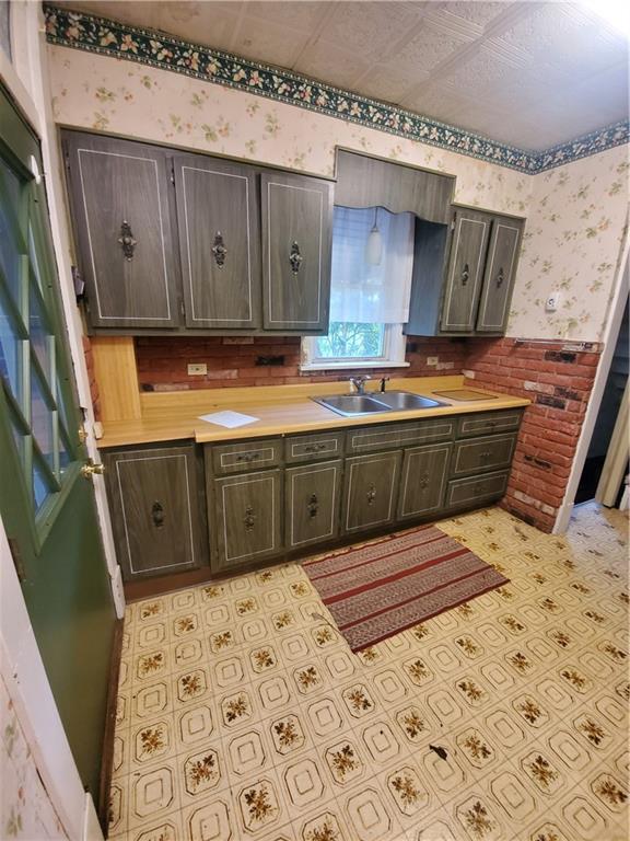 124 Altman Road Jeannette, PA 15644 - Photo 10 of 25 Gallery Image 10