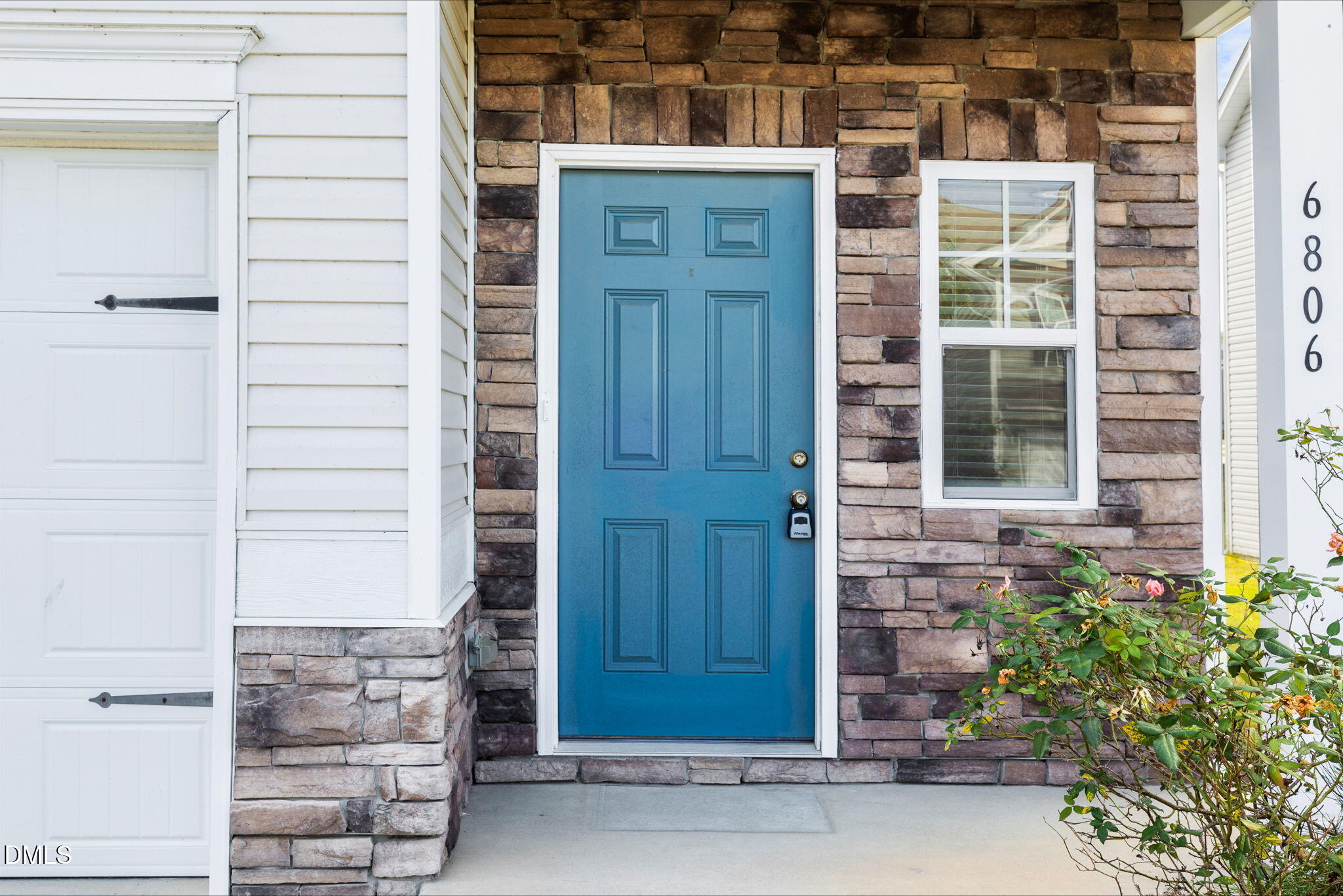 6806 Shane Drive Raleigh, NC 27610 - Photo 3 of 30 5-web-or-mls-DX3A9867