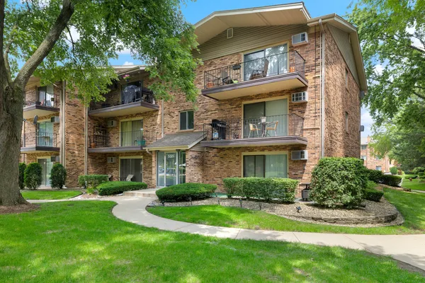 $1,800 | 5325 Waterbury Court, Unit 2701, Crestwood, IL 60418