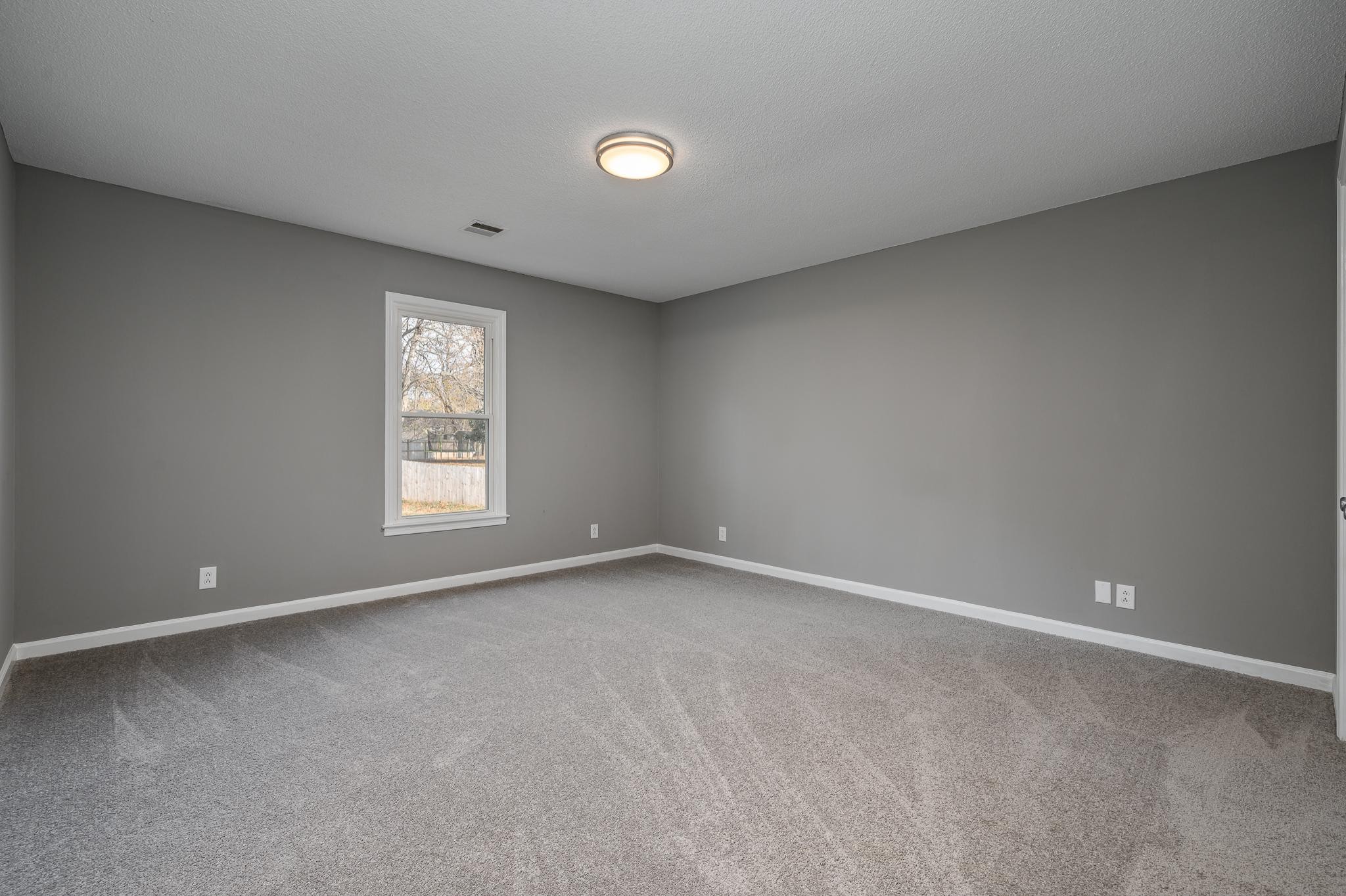 1365 West Rhett Butler Road Clarksville, TN 37042 - Photo 18 of 31 Gallery Image 18