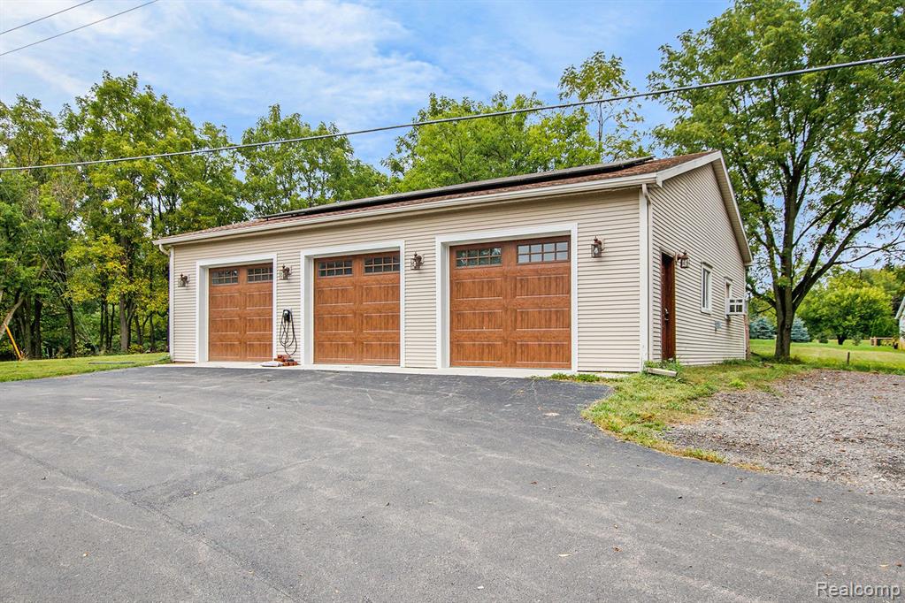 9001 Bergin Road Howell, MI 48843 - Photo 40 of 54