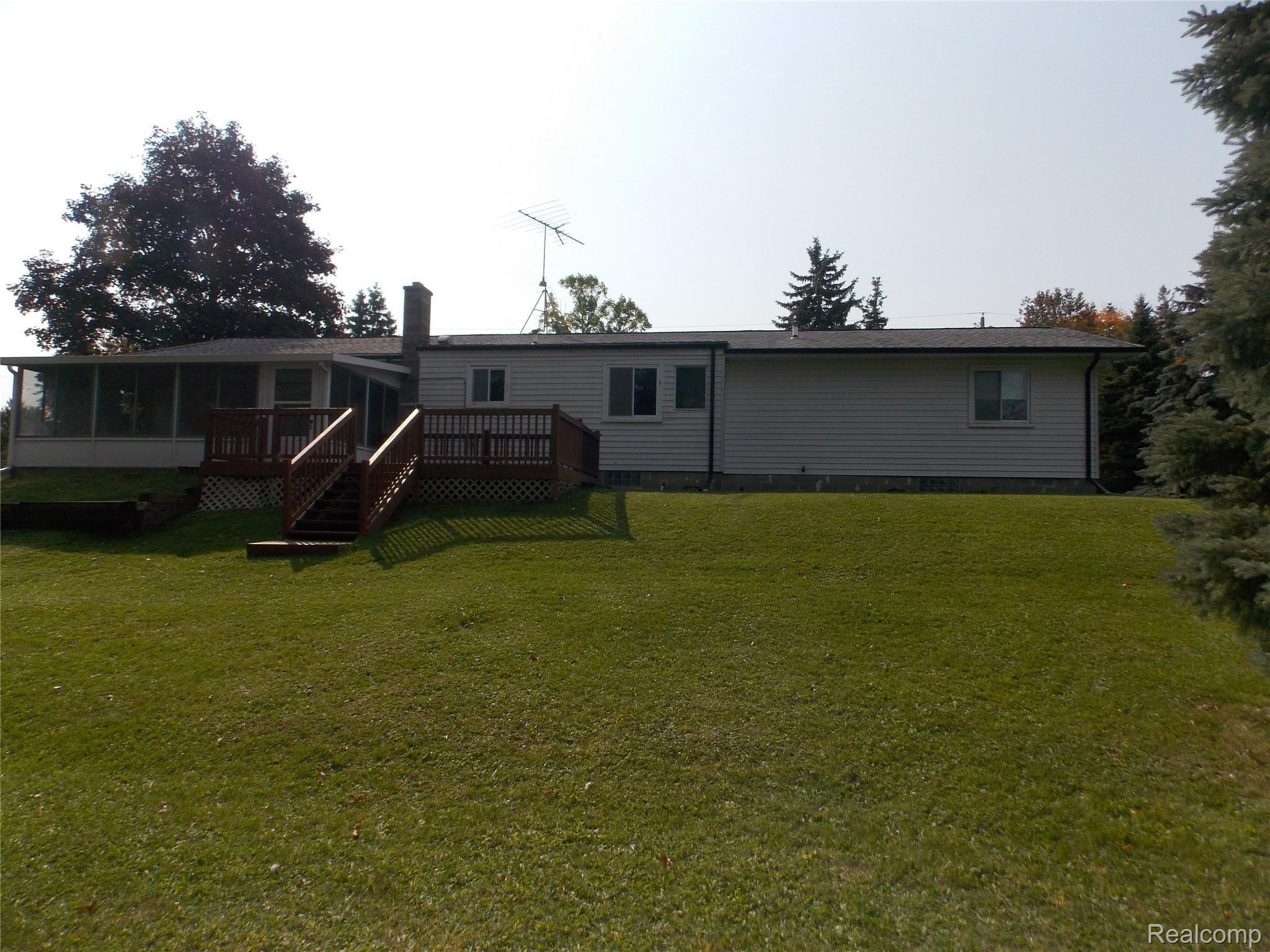 350 Shadywood Road Rochester, MI 48307 - Photo 4 of 27 DSCN3763.JPG