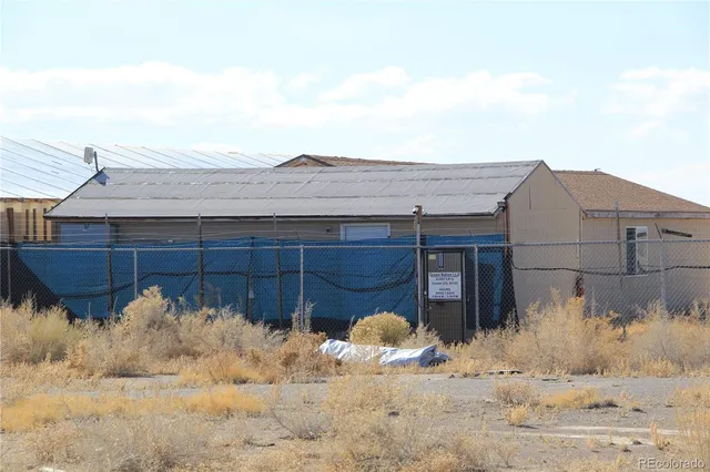a view of a sky from a yard