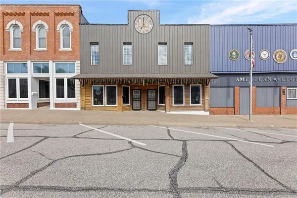 $425,000 | 115 North 3rd Street, Burlington, KS 66839
