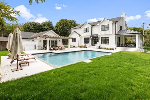 264 Magee Street, Southampton, NY 11968