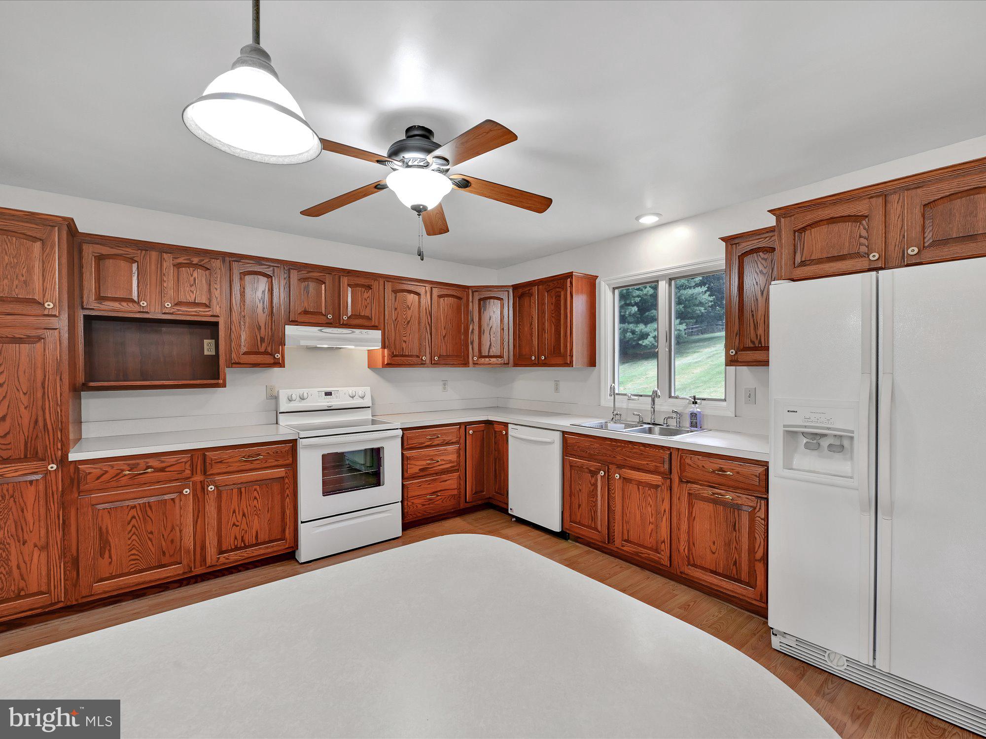 27 Parkside Inn Road Bernville, PA 19506 - Photo 10 of 33 Gallery Image 10