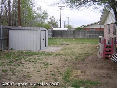 4616 South Bryan Street Amarillo, TX 79110 - Photo 12 of 12 a view of a backyard