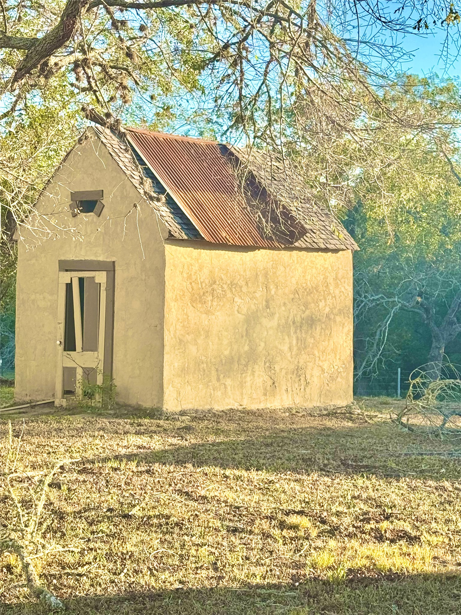 2636 East Fm 532 Schulenburg, TX 78956 - Photo 39 of 40 a view of a blue house with a yard