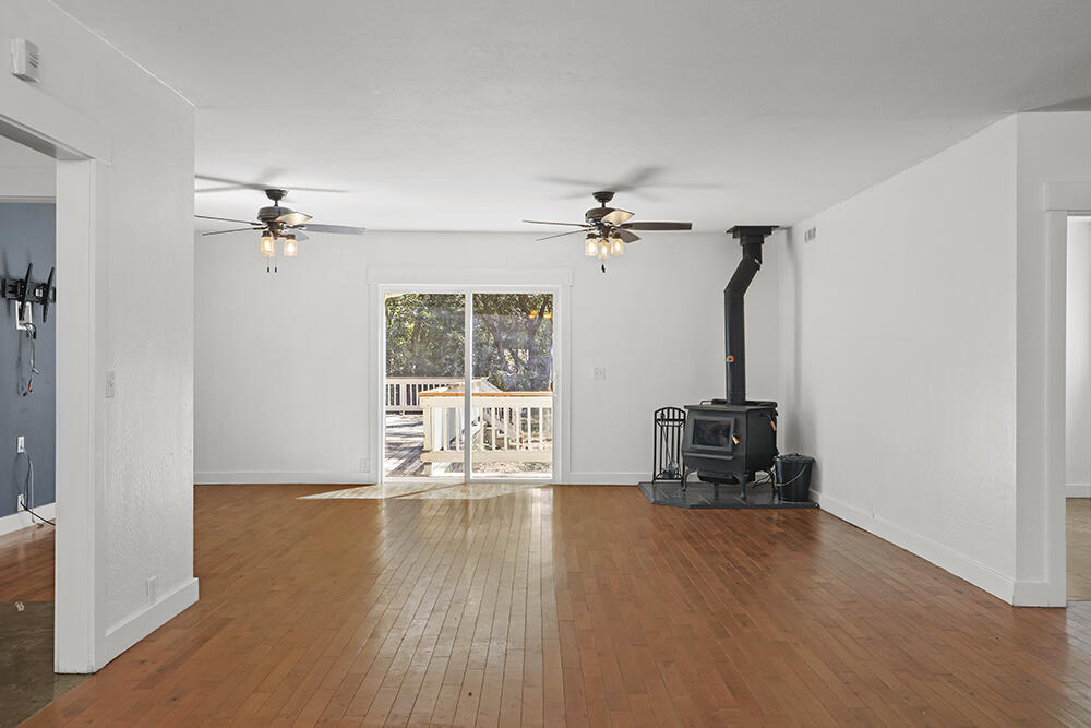 131 Cheney Creek Road Grants Pass, OR 97527 - Photo 8 of 40 D8765AD3-81AB-42C2-A760-8309E33EB553