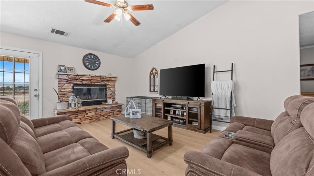 15535 Erie Road Apple Valley, CA 92307 - Photo 4 of 34