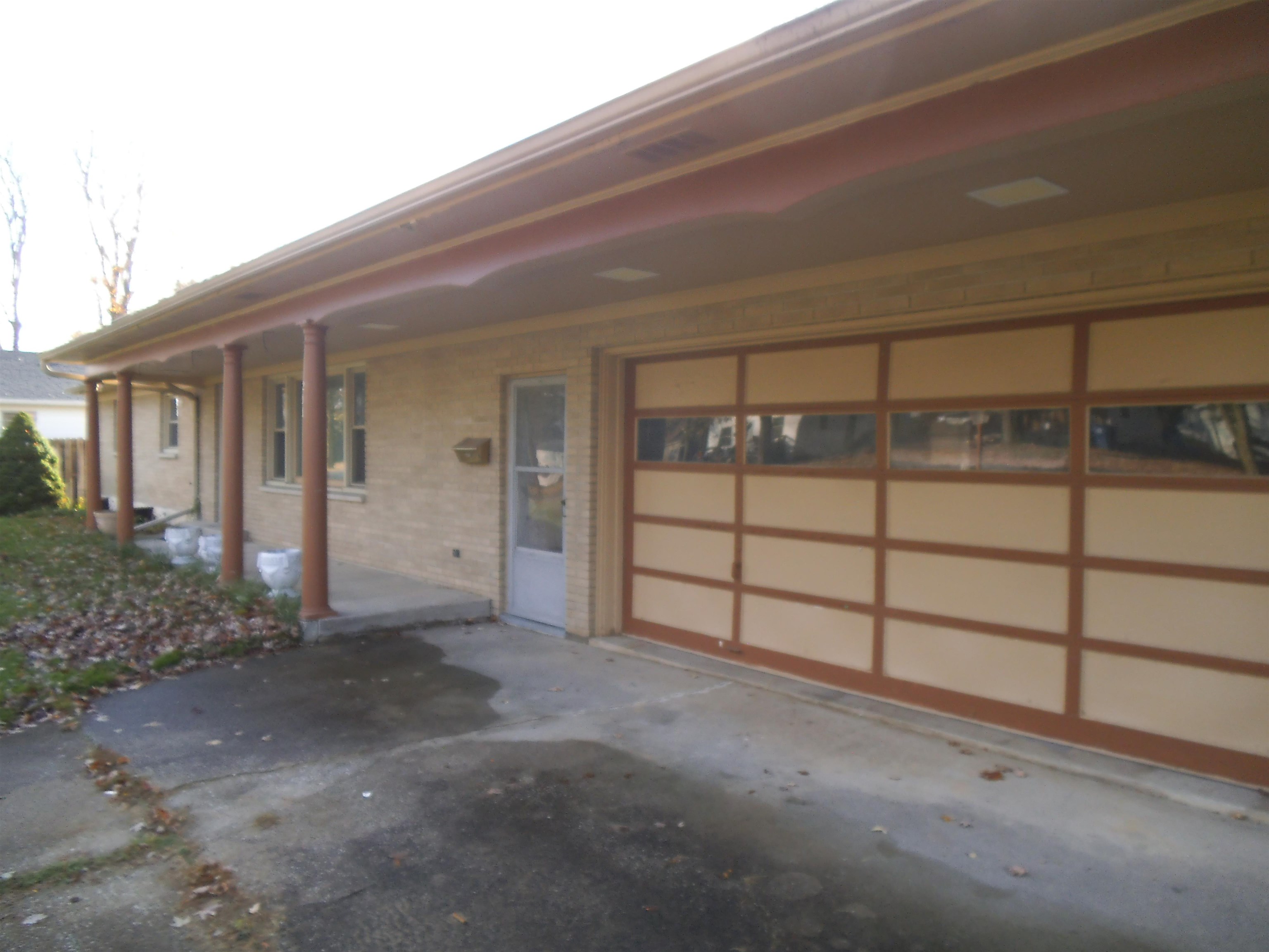 211 Shepard Street Zilwaukee, MI 48604 - Photo 2 of 28