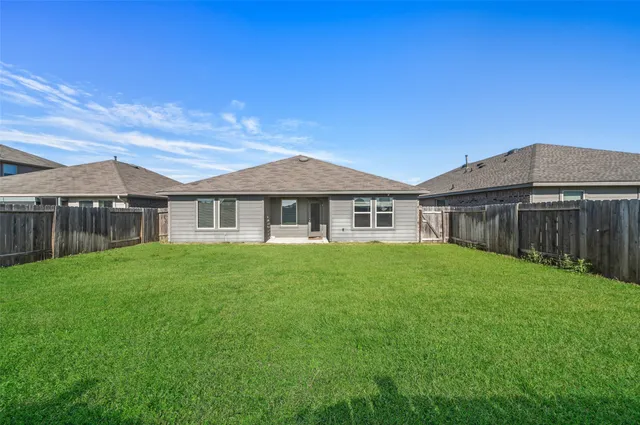 a view of a house with backyard and garden
