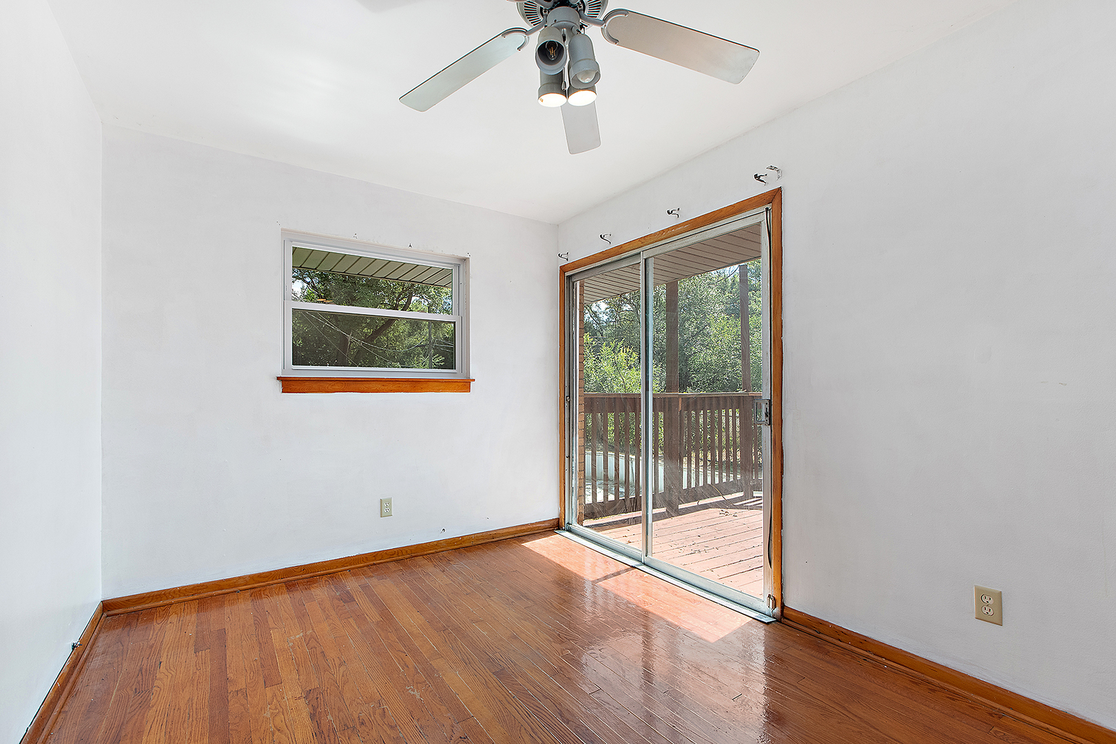 1400 Eunice Avenue Joliet, IL 60433 - Photo 11 of 34 a view of an empty room with a window