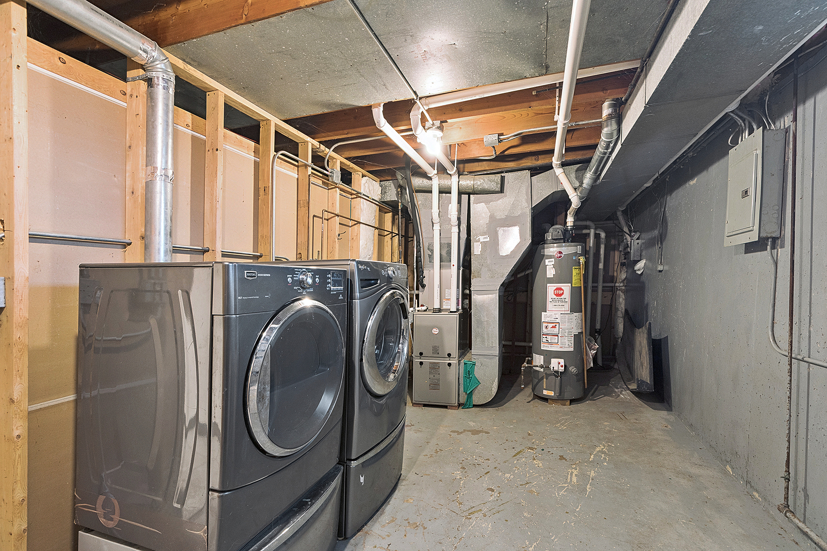1400 Eunice Avenue Joliet, IL 60433 - Photo 18 of 34 a utility room with dryer and washer