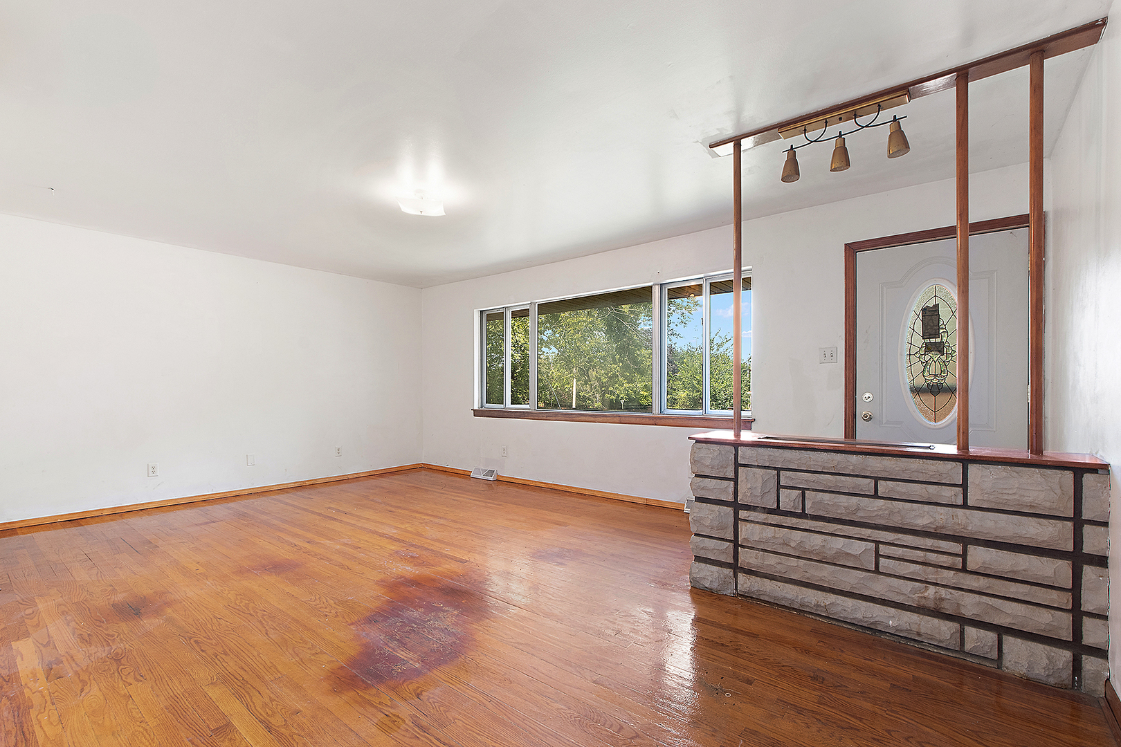 1400 Eunice Avenue Joliet, IL 60433 - Photo 3 of 34 an empty room with wooden floor and windows