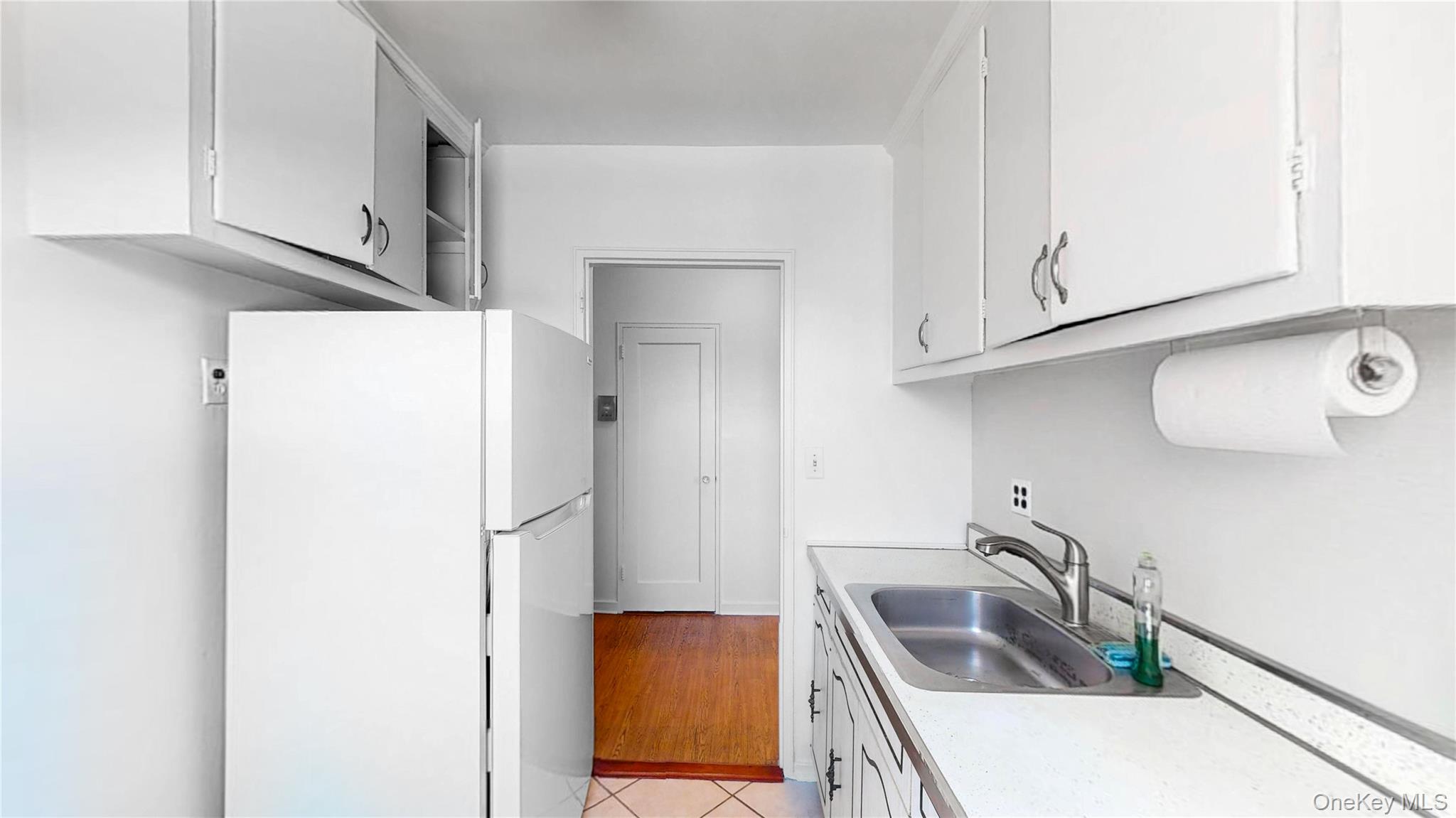 52-21 39th Road, Unit 2A Queens, NY 11377 - Photo 5 of 21 kitchen