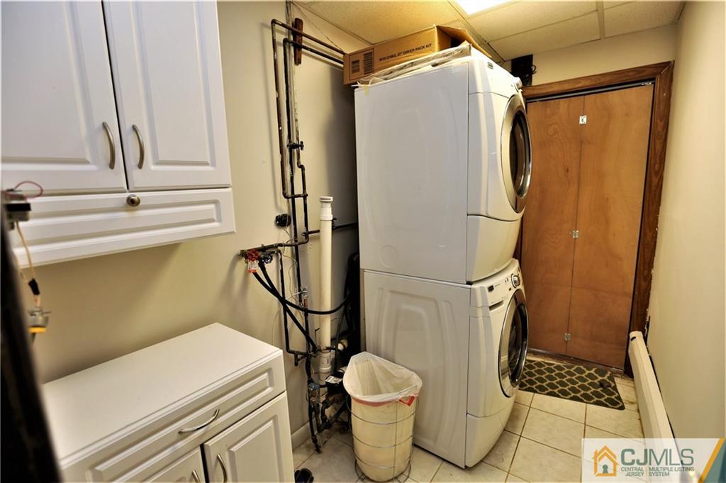 61 Ashley Road Edison, NJ 08817 - Photo 21 of 25 a bathroom with a sink toilet and shower