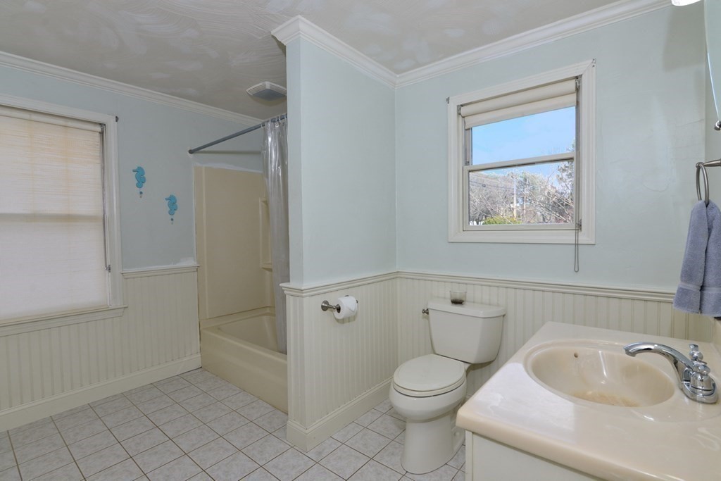 181 Wrentham Road Bellingham, MA 02019 - Photo 16 of 33 Gallery Image 16