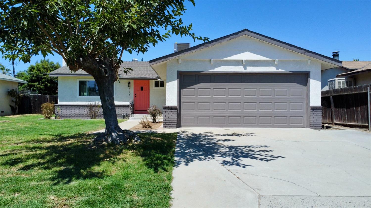 305 Maple Street Madera, CA 93637 - Photo 1 of 14 Gallery Image 1