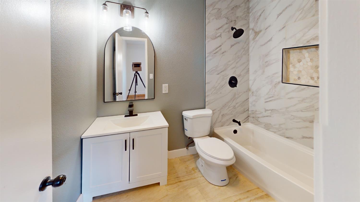 305 Maple Street Madera, CA 93637 - Photo 8 of 14 Gallery Image 8