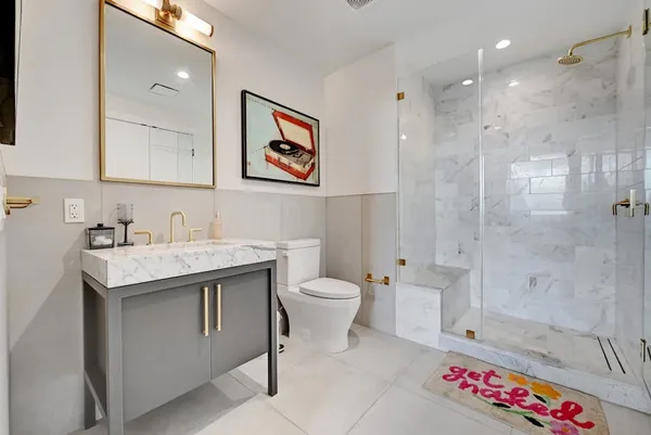 $7,950 | 70 Rainey Street, Unit 1306, Austin, TX 78701