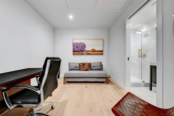 $7,950 | 70 Rainey Street, Unit 1306, Austin, TX 78701