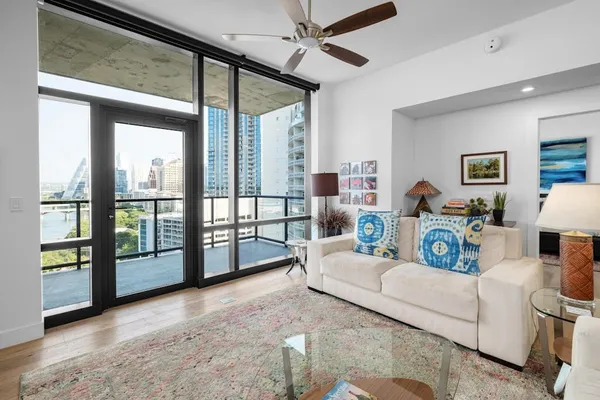 $7,950 | 70 Rainey Street, Unit 1306, Austin, TX 78701
