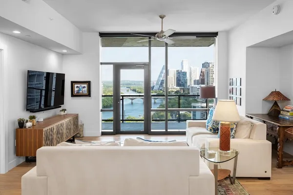 $7,950 | 70 Rainey Street, Unit 1306, Austin, TX 78701