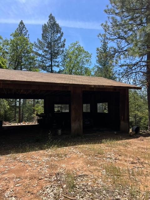 5040 Butterfield Stage Road Georgetown, CA 95634 - Photo 23 of 27 a view of a balcony