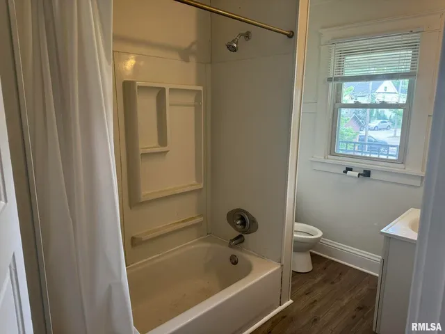 $850 | 711 1/2 16th Street, Moline, IL 61265