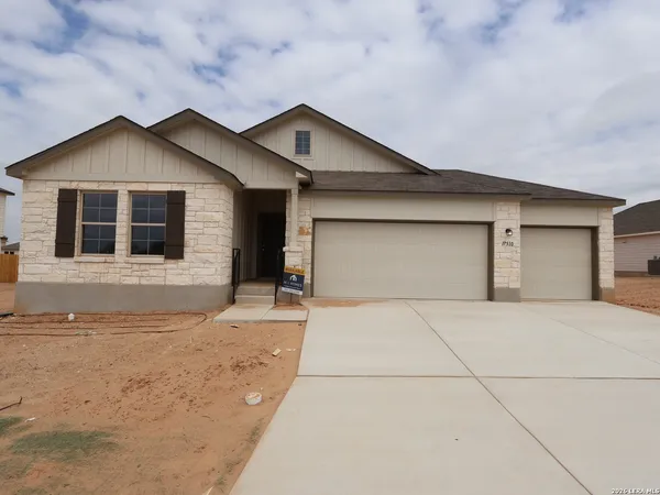 $359,990 | 17510 Buffalo Grass Lane, Elmendorf, TX 78112