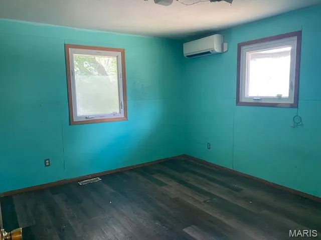 $70,000 | 395 North Main Street, Hoyleton, IL 62803