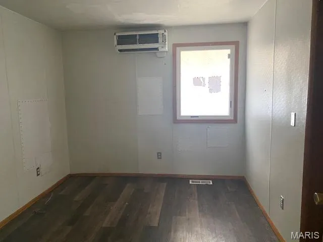 $70,000 | 395 North Main Street, Hoyleton, IL 62803