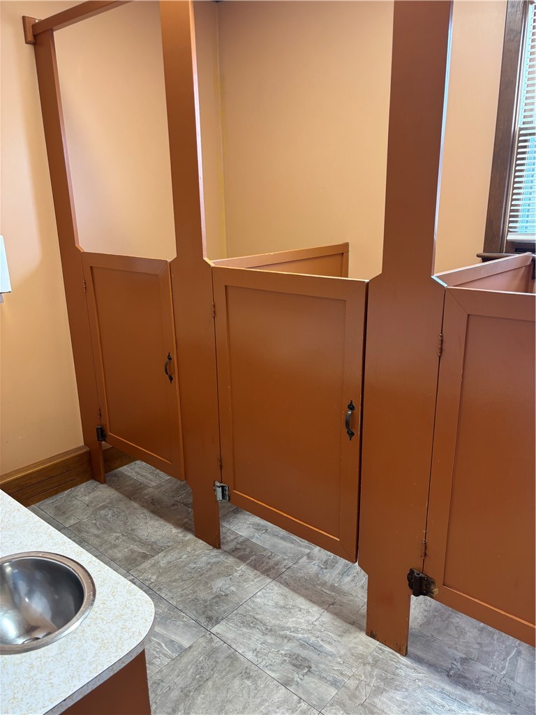 210 Metacom Avenue Warren, RI 02885 - Photo 5 of 6