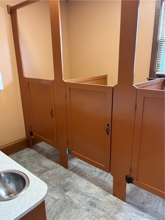 210 Metacom Avenue Warren, RI 02885 - Photo 5 of 6