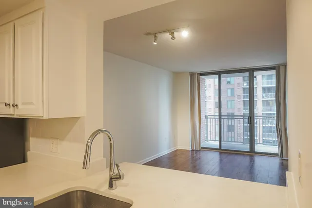 $2,195 | 11710 Old Georgetown Road, Unit 809, North Bethesda, MD 20852