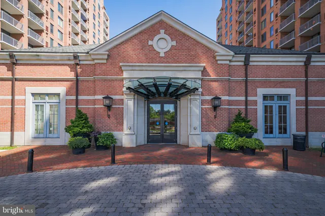 $2,195 | 11710 Old Georgetown Road, Unit 809, North Bethesda, MD 20852