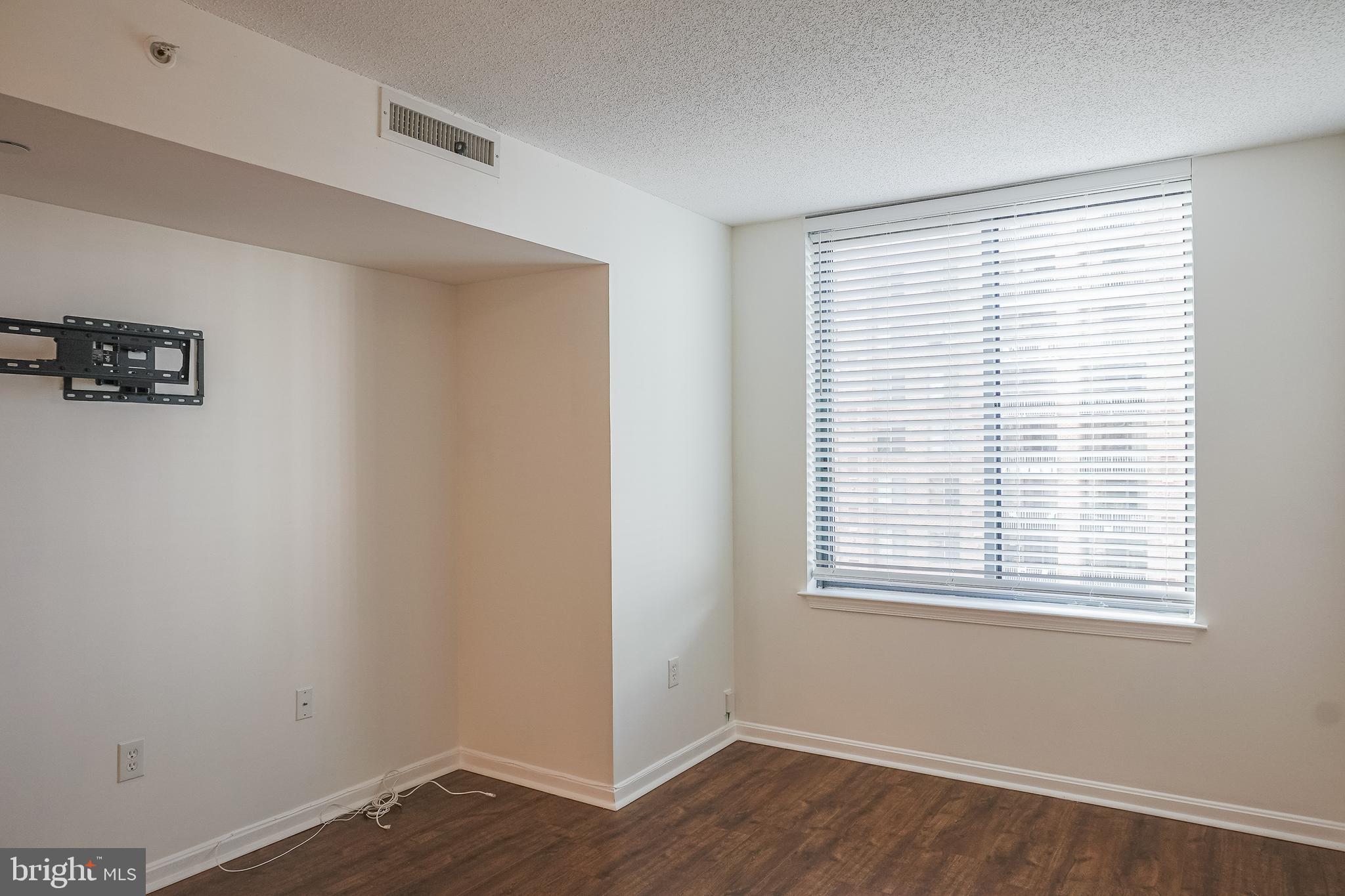 11710 Old Georgetown Road, Unit 809 North Bethesda, MD 20852 - Photo 25 of 52 Bedroom