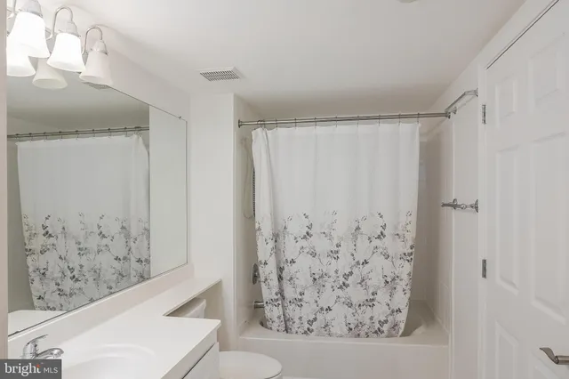 $2,195 | 11710 Old Georgetown Road, Unit 809, North Bethesda, MD 20852