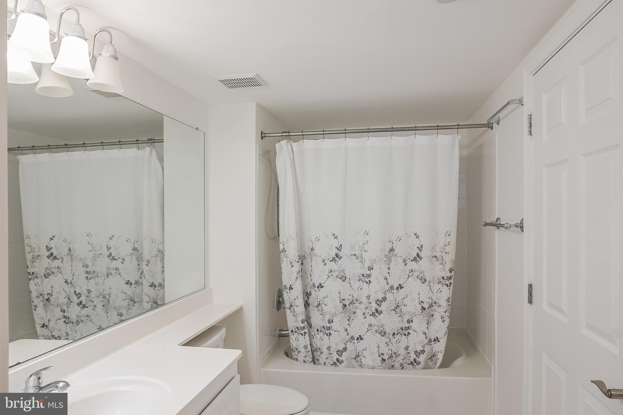 11710 Old Georgetown Road, Unit 809 North Bethesda, MD 20852 - Photo 29 of 52 bathroom