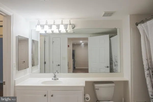 $2,195 | 11710 Old Georgetown Road, Unit 809, North Bethesda, MD 20852