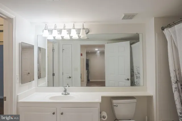 $2,195 | 11710 Old Georgetown Road, Unit 809, North Bethesda, MD 20852