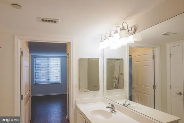 $2,195 | 11710 Old Georgetown Road, Unit 809, North Bethesda, MD 20852