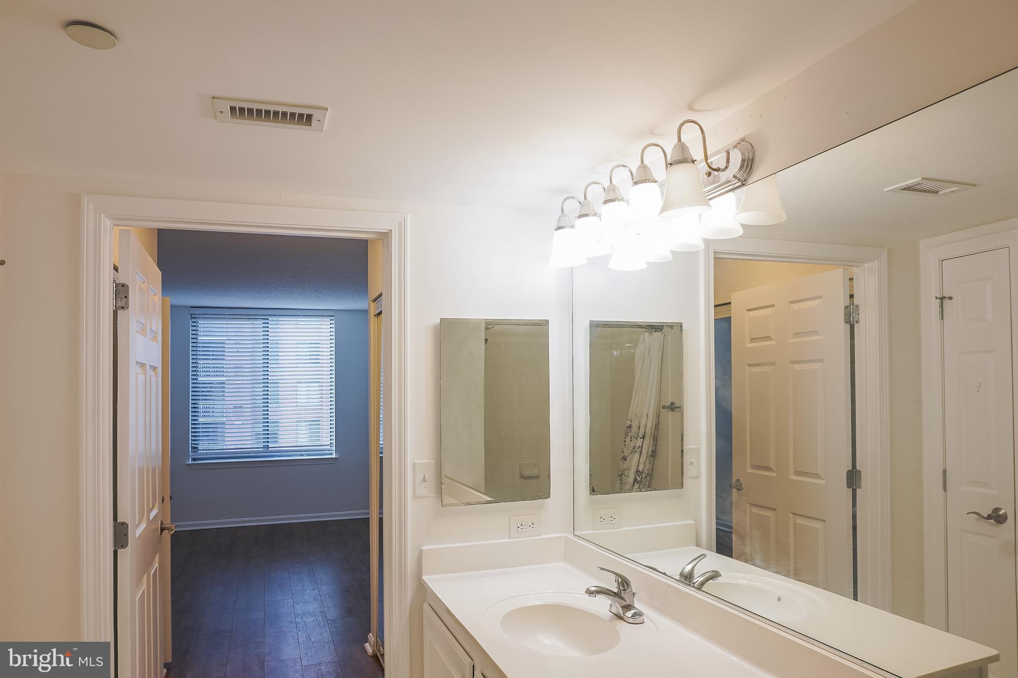 11710 Old Georgetown Road, Unit 809 North Bethesda, MD 20852 - Photo 31 of 52 bathroom