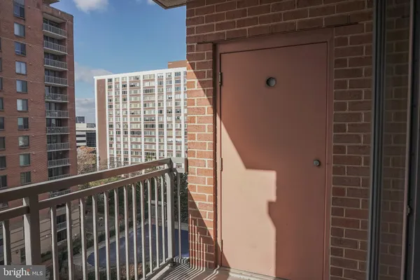 $2,195 | 11710 Old Georgetown Road, Unit 809, North Bethesda, MD 20852