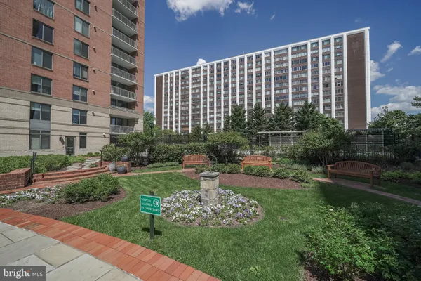$2,195 | 11710 Old Georgetown Road, Unit 809, North Bethesda, MD 20852