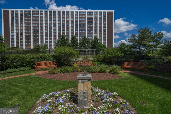 $2,195 | 11710 Old Georgetown Road, Unit 809, North Bethesda, MD 20852